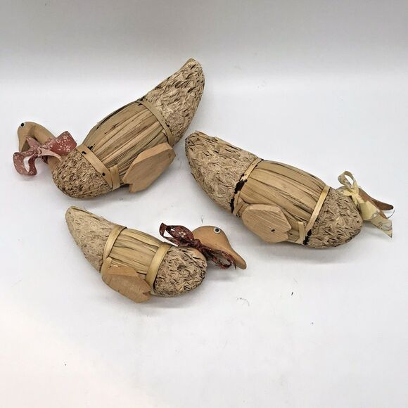 Vintage Folk Art Duck or Goose Handmade Carved Primitive Wicker Mancave Decoy - Picture 10 of 11